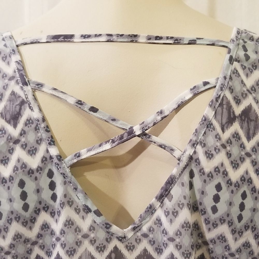 ‎Studio Y Geometric Pattern Ladies Peasant Blouse - Picture 8 of 8